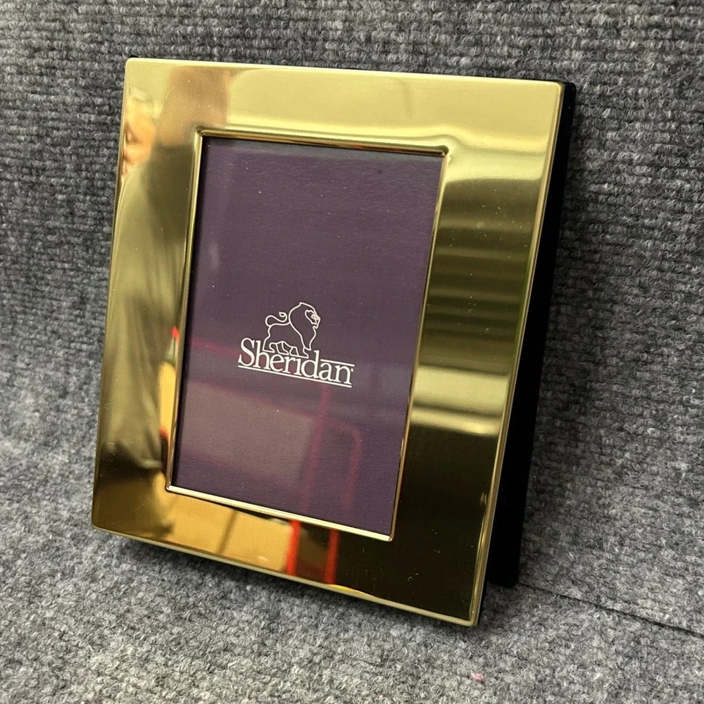 Sheridan Brass Gold Tone 4x6 Photo Album Velvet Bound Picture Frame Front 54401